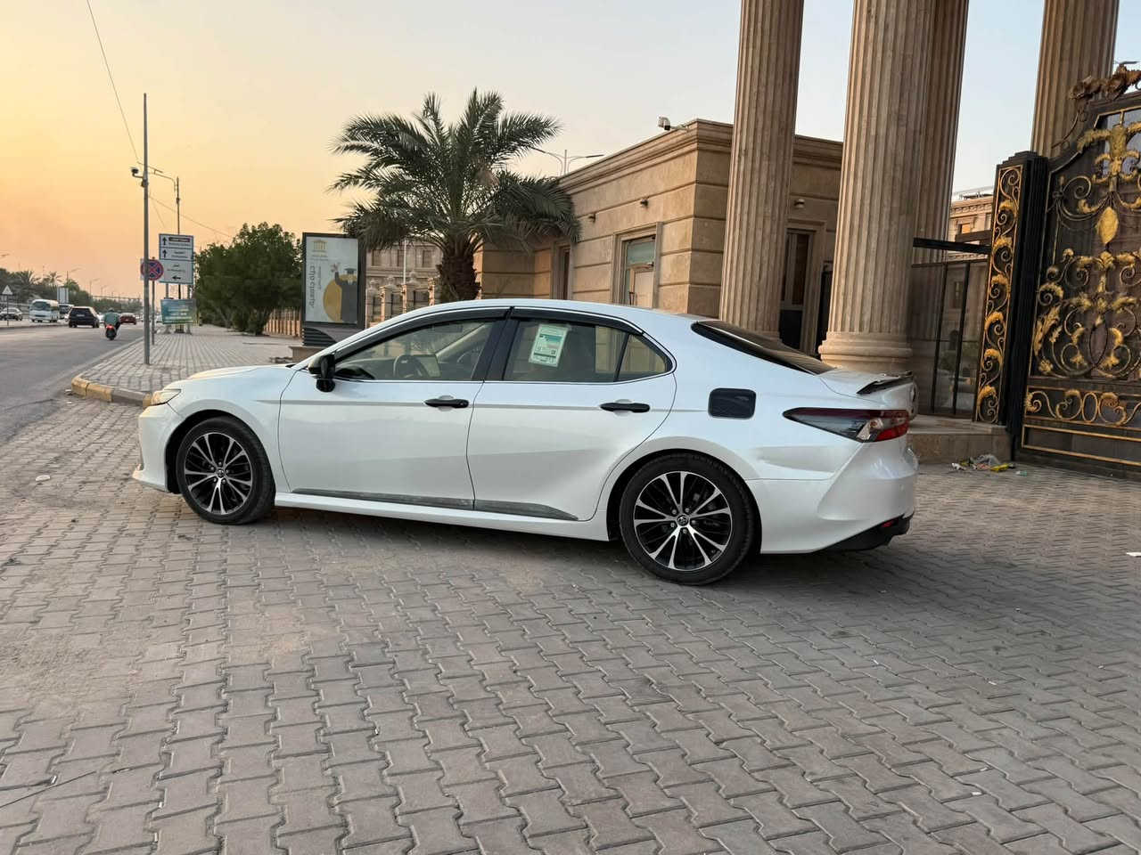 سلام عليكم
تويوتا كامري 2022 هايبرد 
خليجي مواصفات LE ✅
رقم بغداد دولي بأسمي 
محرك 4 سلندر 
جاهزه السياره :- 
* حداده
* تبريد ثلج
* تخم تاير 
* ⁠بصمه
* شاشة نوعيه اصليه 
حادث سطحي بدون دواخل :- 
جاملغ جهة السايق وشبر من الباب والبنيد

مكاني البصره /شط العرب / الصالحيه
***********
