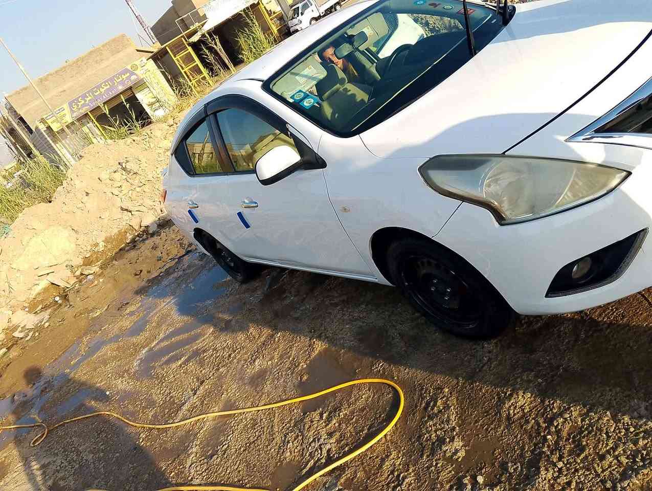 نيسان هندي ١٦ بيها بالجاملغ الأمامي الأيمن بارد بدون تبديل ولاقطعه بالسيارة مكينه كير كفاله حداديه جديده السيارة بأسمي تحويل مباشر رايدها ب٨٠ وبيها مجال ***********
