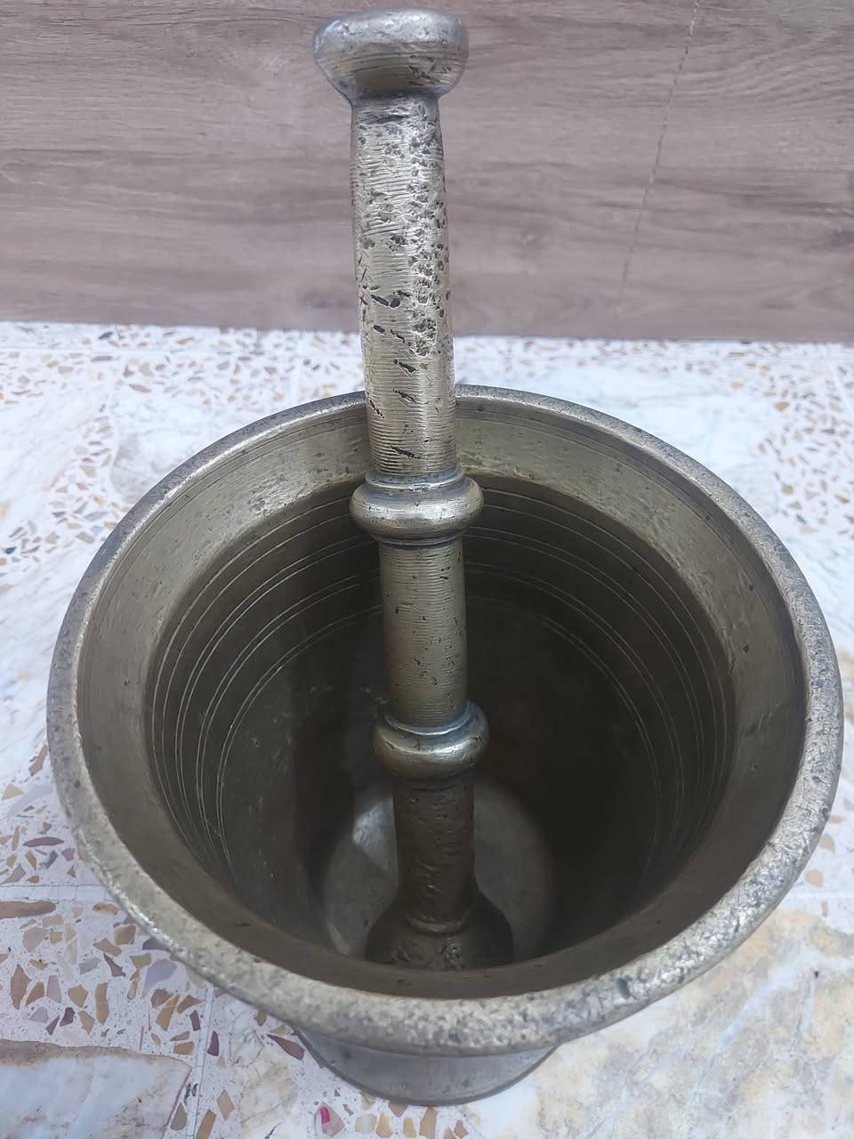 هاون قديم • ٢٢سم • ٩ كيلو