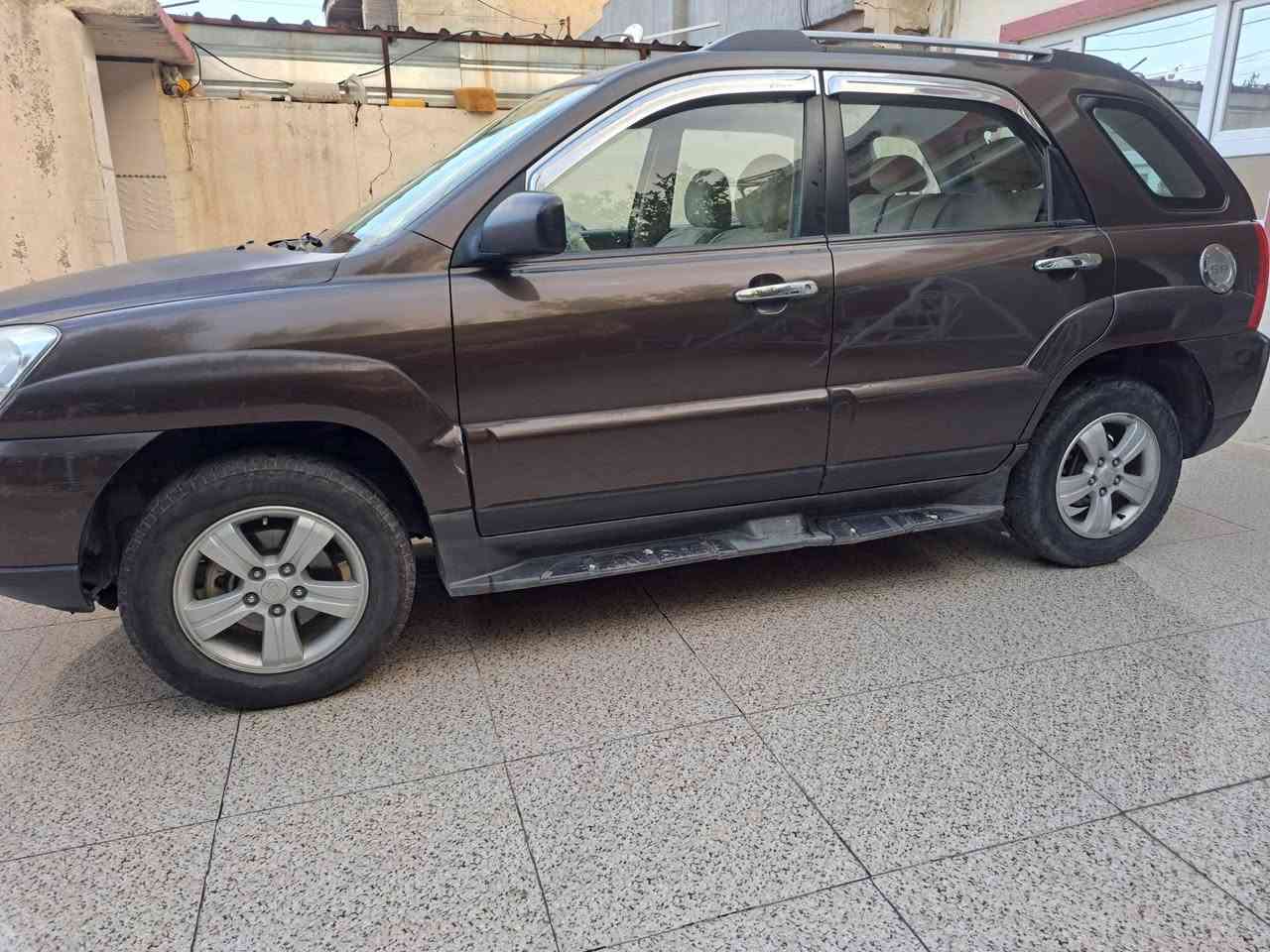 للبيع: كيا سبورتج 2010 - خليجي نظيف جداً 🚗
المواصفات:
​الموديل: 2010.
​الوارد: خليجي.
​اللون الخارجي: جوزي (بني).
​اللون الداخلي: بيجي.
​المميزات: فتحة سقف، شاشة أيباد متطورة.
​اللوحات: رقم أربيل، السنوية والارقام باسمي ومجددة لغاية 2028.
​الحالة العامة للسيارة:
​الصبغ: السيارة مكفولة من الصبغ تماماً.
​الملاحظات:
​يوجد تكحيل بسيط جداً في (الجاملغ، البنيد، والباكلايت).
​جرد خفيف جداً في البنيد (موضح بالصور).
​تعديل بارد بمقدار شبر واحد في باب السكن.
​السعر المطلوب:
💰107 ورقه
​للتواصل والاستفسار:
📞 ***********
