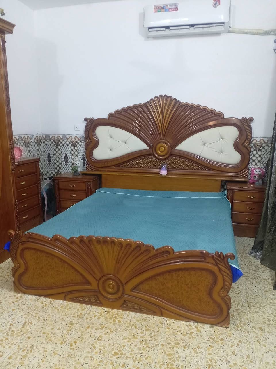 السلام عليكم غرفه نوم تزكا ثقيله صاج داخل وخارجي تفصال مفصله بمليونين و700 
رايده ب٨٠٠  ______ *********** مكاني بغداد الرصافه حي البتول
