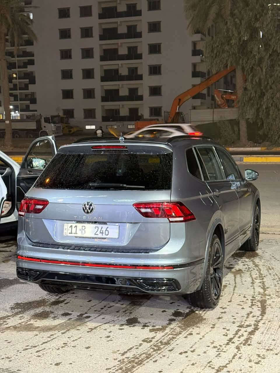 السلام عليكم فولكسواكن تيكوان 2023
SE R-Line Black
السيارة فول مواصفات 
السيارة 7 راكب مو 5 
مواصفات
بانوراما
ستيرن D رياضي
تبريد كل التحكمات لمس
كشنات جلد 
كشنات تدفئه
كشنات خلفيه تتحرك
لدات انارة داخليه جميع الالوان
شاشه كار بلي 
شاشه قرائه اعطال 
كيجات ديجتل
رادار امامي
رادار خلفي
توقف تلقائي
مثبت سرعه 
مري هيتر 
سايد بريك بصمه
ويل اسود بلادي حجم 19
حساسات امامي
حساسات خلفيه
لايت امامي خلفي لد
المرايات الجانبيه والوسطيه تعتيم تلقائي
تبريد قطعتين
المنافذ تايب سي امامي خلفي
شحن لاسلكي
السيارة ماشيه 28 الف ميل 
حادث السياره حافه البنيد مطخوخ والبنيد نفسه مصلح ومصبوغ السياره كلشي بيها بلادي حته اللايتات بلاديه راديترات كلشي بلادي وبيها طخه بسيطه بارد بلباب الوره السايق انطخت هنا 
السيارة رقم بغداد باسمي (رقم عادي)
 السيارة مكانها بغداد اليرموك 
السعر 21,800$
للاستفسار ***********
