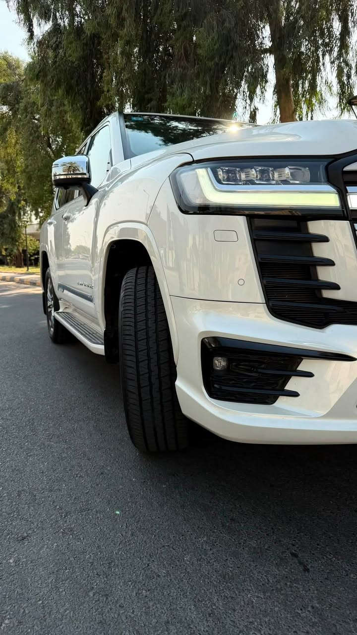 السلام عليكم 🤍
🔥 لاندكروز  2024 فووول موصفات 1/1  VX

لمتد اصلي تون تيربو 

وكاله SAS  بحاله الوكاله جديده جداً ماشيه 

19 الف 

كفاله حقيقيه من اي شي اكرر اي شي 👍🏼

رقم بغداد بسمي تحول مباشر 

مكان السيارة بغداد

للاتصال ***********
