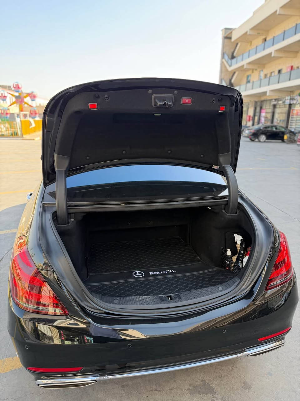 السلام عليكم 
مارسيدس s-class 
موديل ٢٠١٨ باب طويل 
ماشيه ١٣٥ الف 
رقم بغداد باسمي مشروع وطني 
سياره جاهزه وكامله ومناقصها شي 
وارد امريكي كلين تايتل جتي بيها قطعه كلير من امريكا قطعه وحده فقط والباقي مكفول من الشخط والرصعه والفتح 
السعر ٣٩٠٠٠ الف دولار وبيها مجال 
مكاني بغداد الخضراء 
رقم الهاتف *********** بغداد, العراق
