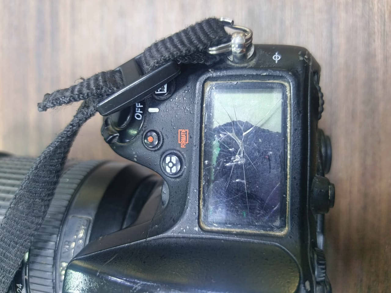 نيكون D7200 • شاشة مكسورة • ملحقات