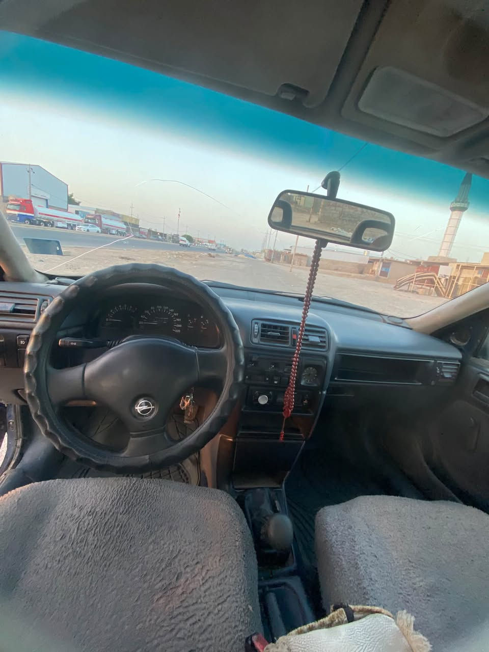 أوبل فكترا موديل 1993
محرك 18 
كير مكينة شرط  صبغ جمالية 
سنوية لل 29 شرط تحويل مشروع وطني
بطاقة بانزين موجود  
للتفاصيل ***********
