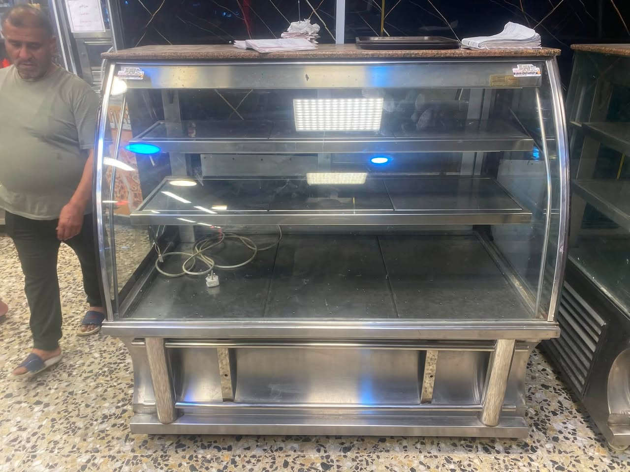 برادات إيطالي عدد 2 وحمايه خمس خانات نظيفه جدا بغداد البلديات ***********
