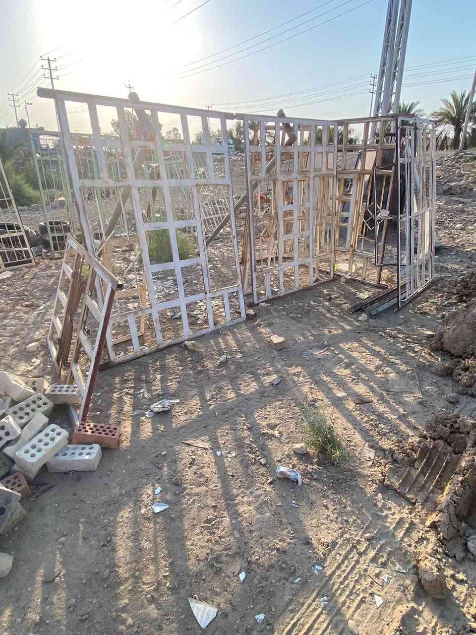 شبابيك نضيفه للبيع ***********
