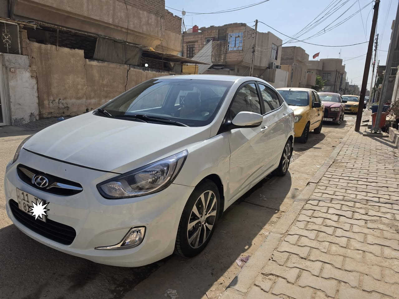 اكسنت ٢٠١٥ موجوده بكربلاء رقم بغداد باسمي السياره فيها  رشة صبغ جاملغ وباب  السياره جاهزه من كلشي والحمد لله محرك ١٦٠٠ السعر ٨٩ للاتصال ***********
