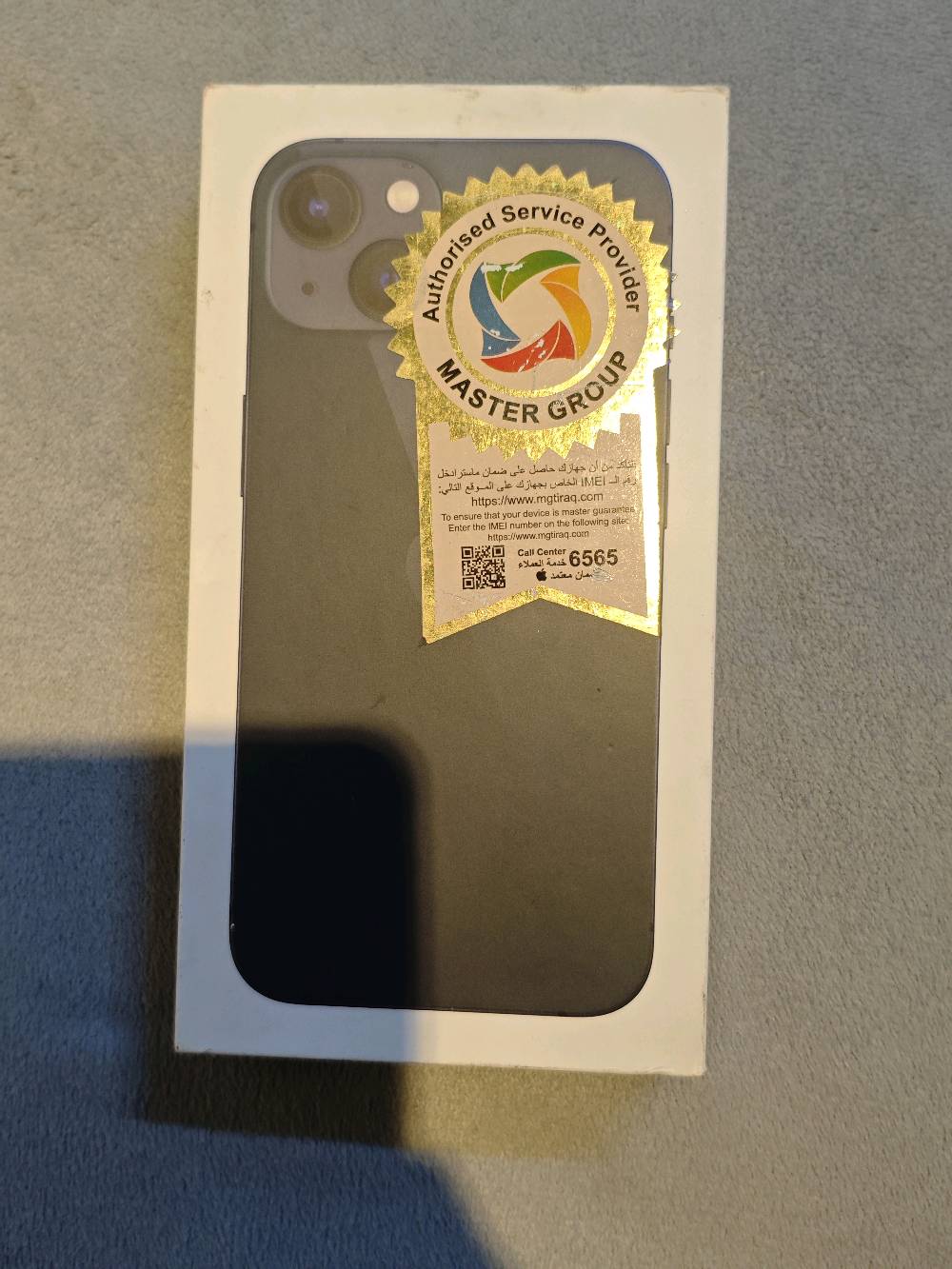 للبيع: iPhone 13 - كحلي مع الكارتونة وملحقاته

الموديل والسعة: iPhone 13 بسعة تخزين 128GB.

الموديل: iPhone 13 - النسخة الأمريكية (MLPF3AA/A)

سنة الإصدار: سبتمبر 2021.

إصدار نظام التشغيل: iOS 26.5.2.

 والملحقات: الكارتونة الأصلية + 2 كفرات حماية.

العرض واللمس: الشاشة الداخلية والألوان واللمس يعملان بشكل كامل.

الأمان: بصمة الوجه (Face ID) تعمل بامتياز وبدون أي مشاكل.

ملاحظات:
الجام الخارجي: مكسور ومفطور من الحواف والزوايا ويحتاج تبديل.
البطارية: صحة البطارية 78% وتظهر رسالة (حالة بطاريتك متدنية جداً / الخدمة).
الهيكل: الظهر نظيف، مع وجود خدوش بسيطة على الإطار الخارجي نتيجة الاستخدام.

السعر 380الف قابل التفاوض
