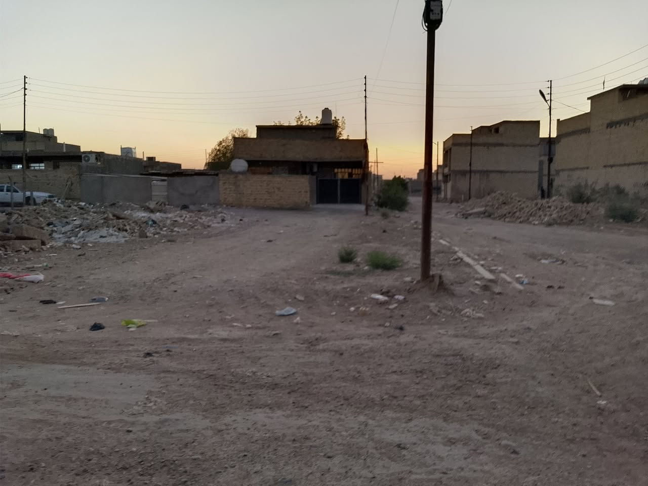 السلام عليكم قطعه ارض للبيع مساحه 190 الاتصال على الرقم الموجود ***********
