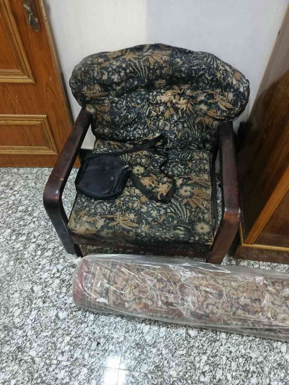 السلام عليكم .. جميع المعروض في الصور ادناه بسعر ٤٠٠ على الراغبين بالشراء الاتصال على الرقم ***********
