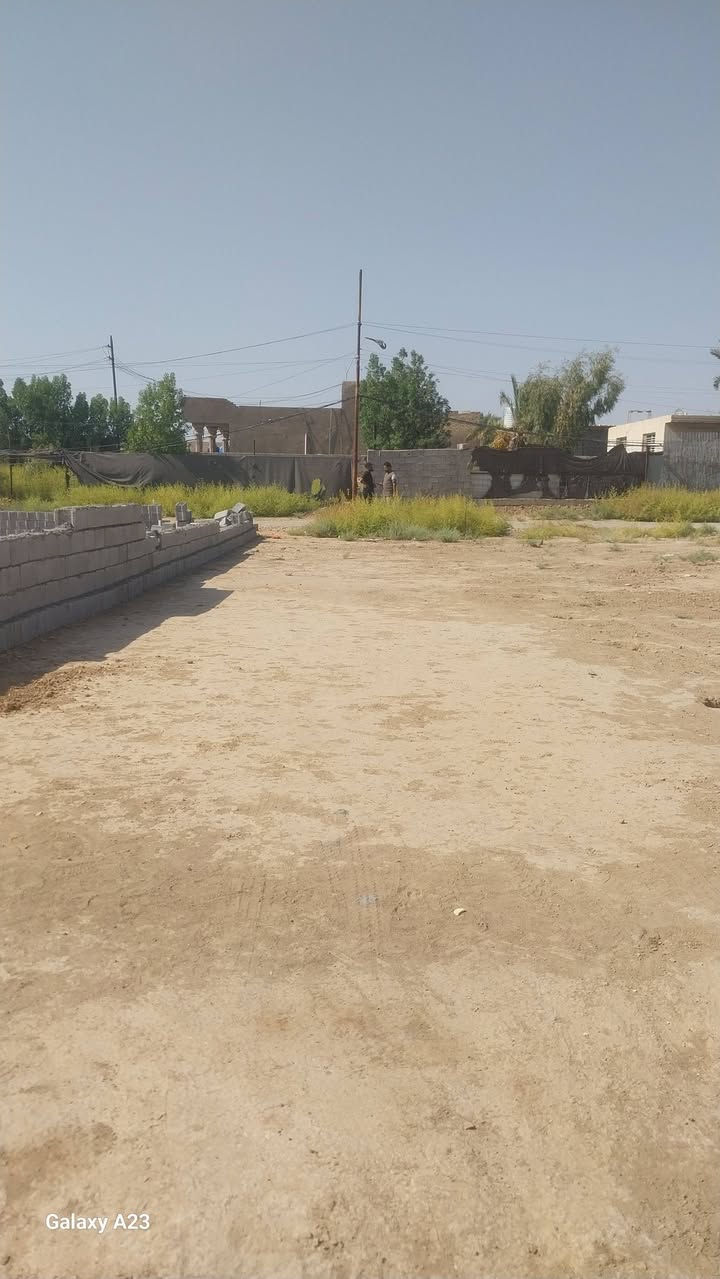 الموقع: بغداد – جسر ديالى / الكرغولية (السايد الواحد - نزلة معرض دبي - التقاطع).
​المساحة: 200 متر مربع.
​السنَد / القانون: زراعي قانوني.
​المواصفات: تقع على شارعين (واجهة أمامية 9 متر، وواجهة خلفية 8 متر).
​الخدمات: متكاملة (ماء، كهرباء، تبليط، مدرسة، وجميع الخدمات الأساسية متوفرة).
​السعر: 16 مليون دينار عراقي.
​📞 للتواصل والاستفسار: ***********
