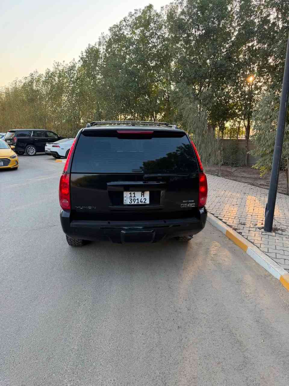السلام عليكم 
جي ام سي يوكن GMC YUKON للبيع 
موديل ٢٠٠٧ لون اسود . رقم بغداد الماني جديد
مواصفات SLE 
شادلها عازل حراري على كل الجام
داش كام ( كامرة تصوير امامي ) 
لايتات امامي ليد
بك لايت مسطره طويله
شاشه جبيره نوع برافيكو كار بلي و اندرويد اوتو
كامرة خلفيه 
حساسات خلفية
كشنات جلد لون بيجي
تخم تاير جديد و منضومة تبريد جديدة
مضاف اليها منضومة غاز مع خزان ٨٠ لتر غاز
السياره اصولية و استيراد قديم لا حديده ولا امعلايه 
و التحويل ثاني يوم
السعر ١٦٠٠٠ دولار - يعني ١٦٠ ورقة
مكان السيارة بغداد اليرموك
للاستفسار 
***********
