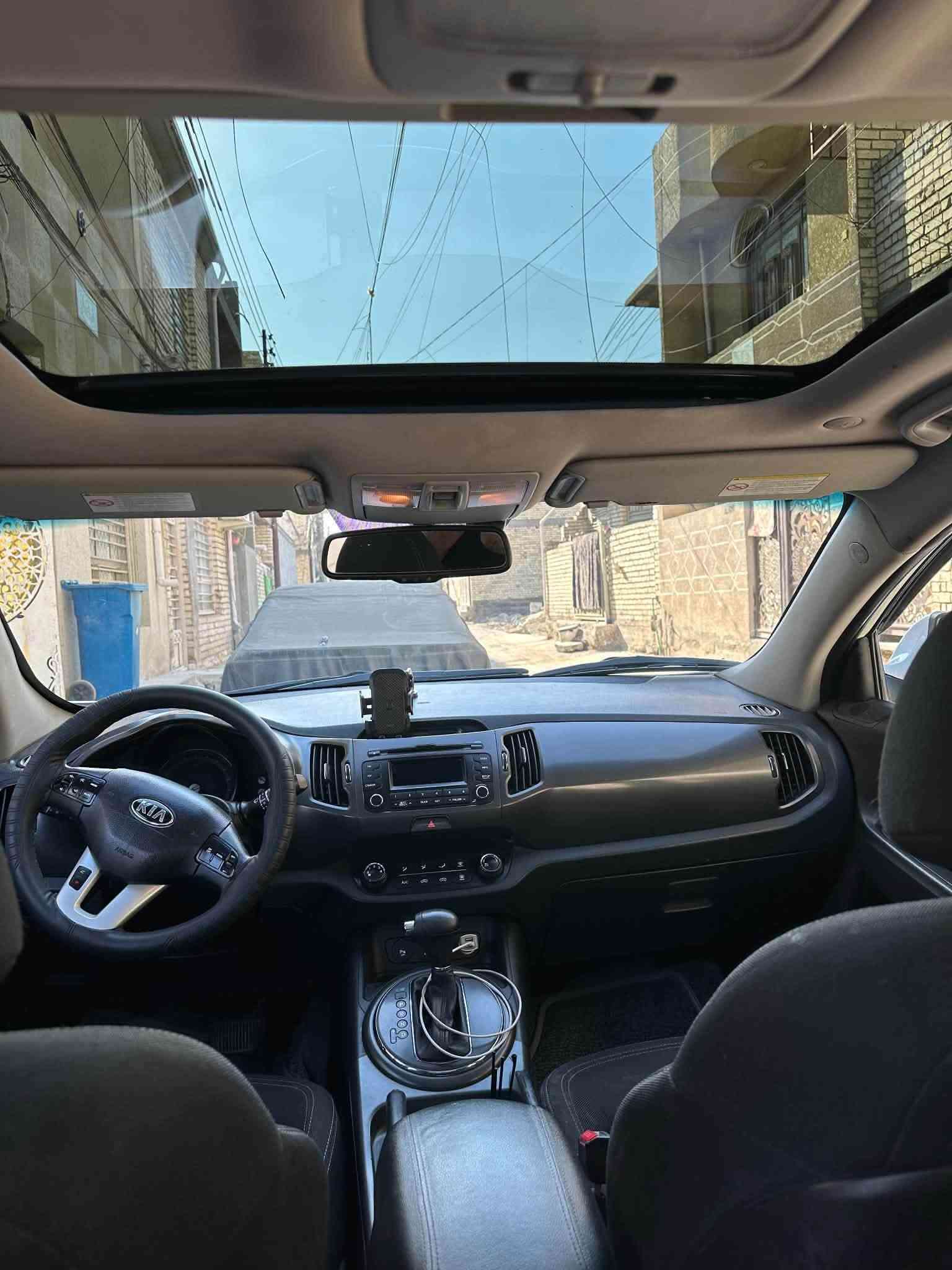 سبورتج 2014 خليجي فول من عدا البصمه
بيها صبغ حزام بدون دواخل بدون ايرباك 
بانوراما
لد امامي 
تحكمات سترين جهتين
اشاير مري
محرك 2400 دوش
تبريد ثلج 
تخم تاير جديد
ماشيه 190
صدر امامي خلفي جديد
غرفتها حلوه جديده
كير محرك مكفول
السياره جاهزه 
عنواني بغداد حي الاعلام 
السعر.(115) وبيه مجال بسيط 
رقم اربيل جديد هوى والسنوية
***********

نص مكتوب في الصور:
- الله يحفظك