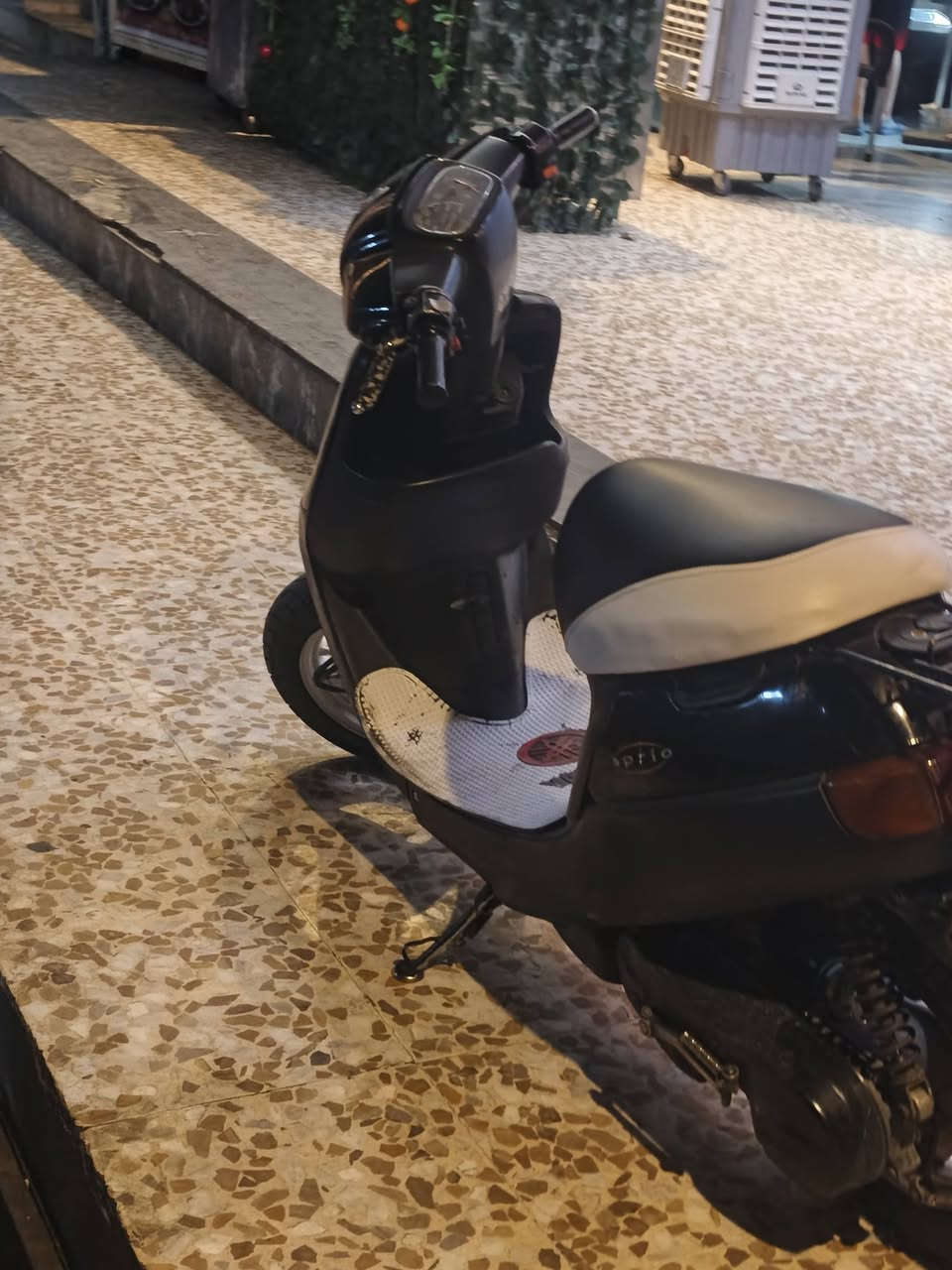 دراجه.. نوع بوتين لون اسود🩶🔥
دبل سكليتر🩶🔥
تخم تايرات جدد 🩶🔥
شاصي شرط شرط 
وايرمانيه وكهربائياات كلها شغاله🔥🩶
معمر مره وحده سلندر اصلي 🩶🔥
كشن دوشمه جديد /ابيض/ اسود🔥🩶

دراجه شلعه ومعدل🩶🔥
تاخذها ماتصرف عليها بس بانزين ودهن🔥🩶
وكلشي كدام العين 
سعر/ ٣٧٠ وبيها مجال بسيط 
*********** واتساب فقط
عنوان موصل /ايسر
