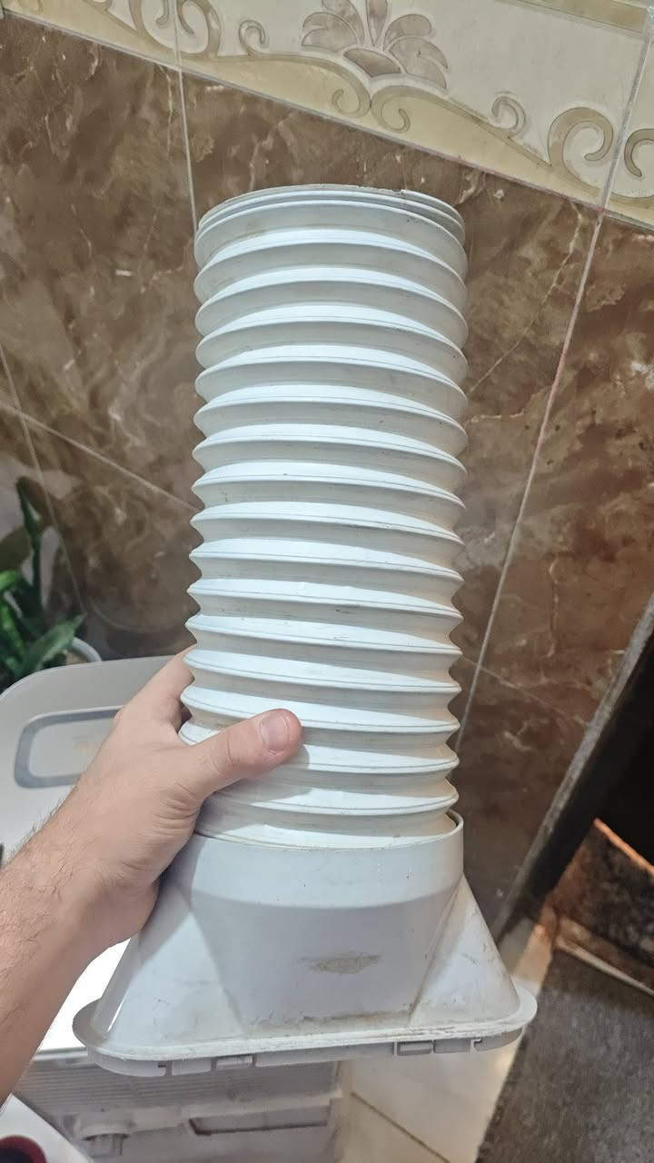 السلام عليكم سبلت صغير متنقل تبريده ثلج الله شاهد ومابي أي خلل او مشكله فقط خرطوم اخراج الهواء الحار قصير كما نوضح بالصوره سبب البيع تصفيه اغراض المنزل بعد بيعه سعر الجديد ماله ب 360 الف عارضه ب 228 وبي مجال بسيط للشراي

للتواصل واتساب ***********

المواصفة

التفاصيل
العلامة
TCL
الموديل
TAC-12CHPA/EV
النوع
مكيف متنقل
سعة التبريد
12,000 BTU/h
السعة بالطن
1 طن
التبريد
نعم
التدفئة
نعم
قدرة التدفئة
9,000 BTU/h حسب ملصق جهازك
فولتية التشغيل
220–240V / 50Hz
تيار التبريد
5.8 أمبير
تيار التدفئة
4.7 أمبير
القدرة الداخلة للتبريد
1345 واط
القدرة الداخلة للتدفئة
1075 واط
القدرة المقننة
1800 واط
التيار المقنن
9 أمبير
تدفق الهواء
310 م³/ساعة
الضوضاء
53 dB(A)
غاز التبريد
R410A
كمية الغاز
0.53 كغم
الوزن الصافي
28.1 كغم
الحماية
IPX0
أهم المميزات
❄️ تبريد 12,000 BTU — 1 طن، وهي قدرة جيدة لمكيف متنقل.
🔥 تبريد وتدفئة في جهاز واحد.
💨 توزيع هواء 4 اتجاهات، وهو مذكور أيضًا في مواصفات هذا الموديل المتداولة
