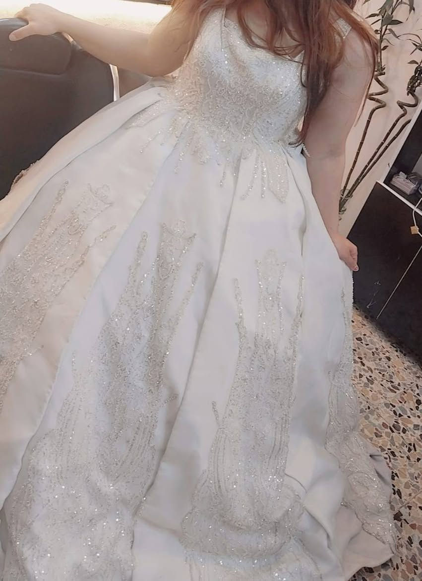 بدلات عرس ملبوسه مره وحده كلش نضيفه موديل ربعه او عشرين لبيع سعر 20الف مستعجله علبيع ماعدي مكان هاذه رقمي 
***********
