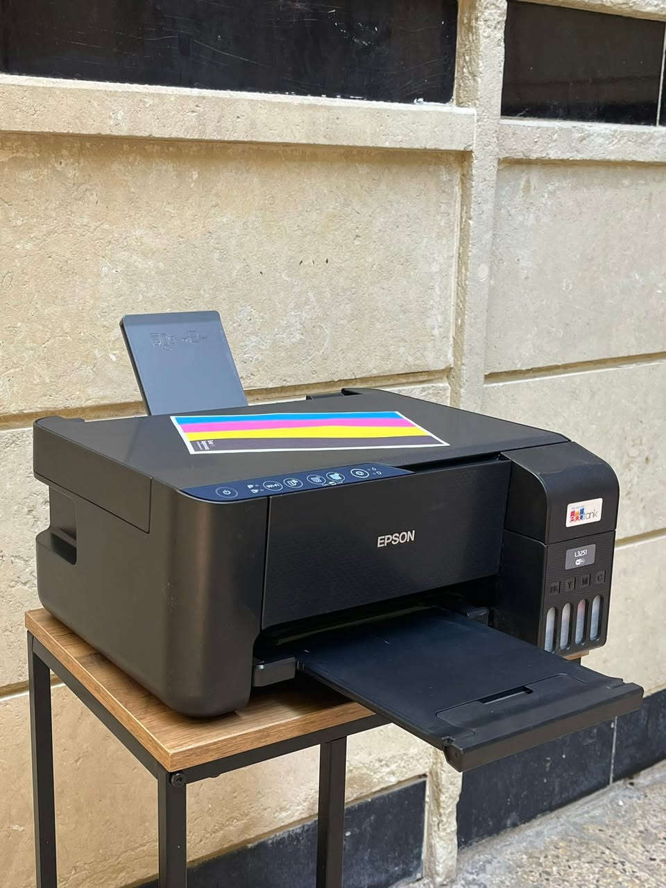 السلام عليكم طابعة ابسون L3250 غنيه عن التعريف حقن خارجي وايفاي اسكنر سحب صور من الموبايل مباشر واستنساخ طباعة جدا عاليه الطابعه جديده عدادها 485 ورقة باحبار الشركة بعدها والوك الطابعه تسحب ورق لحد 300 غرام الطابعة سعرها 150الف وللطيبين سهلة الشراي يتصل ***********
