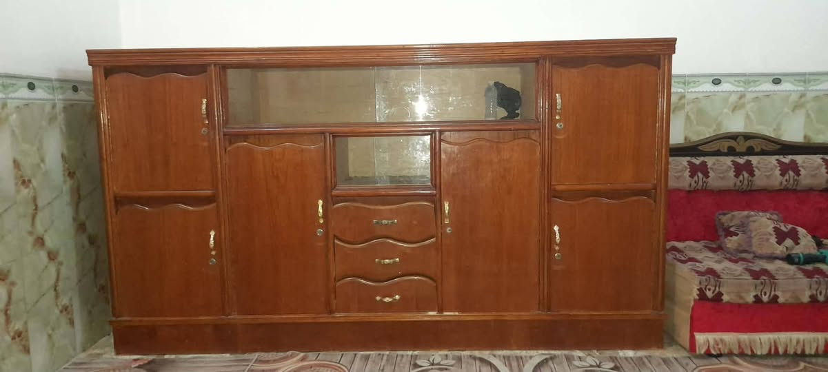 يا الله يا رزاق يا رحيم
بوفيه للبيع 
الطول مترين ونص 
السعر 225 وبيها مجال 
الرقم / ***********
