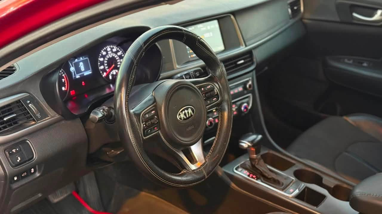 السلام عليكم 
كيا اوبتما 
مواصفات S 
موديل 2018 
ماشيه 100mi
رقم سليمانية 
باسمي سنوية وهزه جديدة
كير مامفتوح محرك 2400 مامفتوح 
صبغ فقط بنيد + بارد بلجاملغ الامامي
صور الحادث موجوده بلمنشور 
جاهزه السيارة من جميع النواحي 
سعر السيارة 13,500$ وبيها مجال
رقم الهاتف ***********
العنوان بابل - الحله
