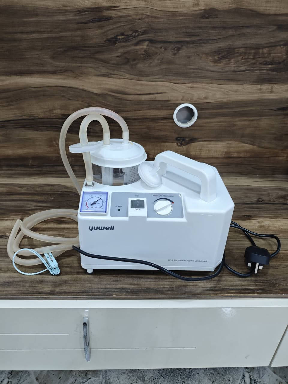 جهاز خاص لعيادات طب الأسنان 
•جهاز السكر (suction) مستعمل شهر فقط نظيف جداً ( استعمال منزلي ) يشتغل عالوطني والمولد 
•وصل الضمان موجود 
•السعر 110 الف 
•*********** واتساب
