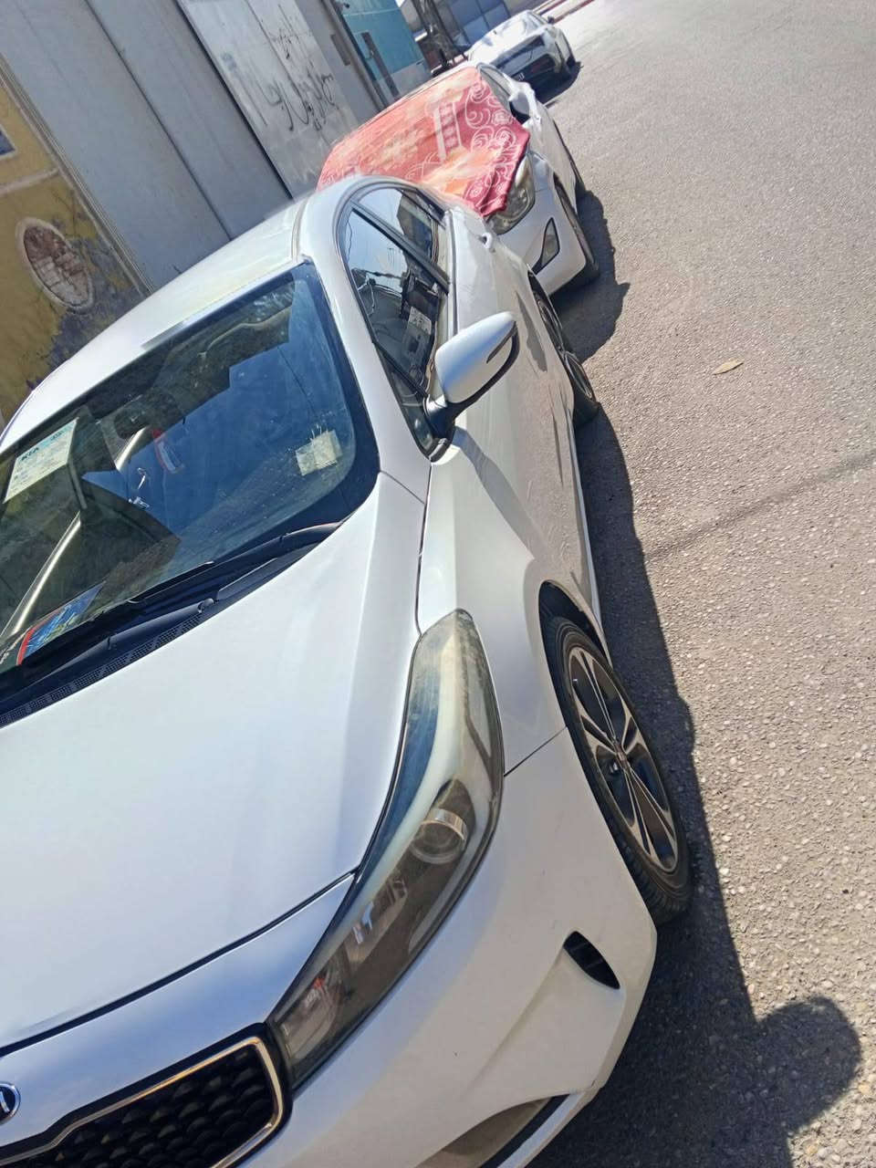 السلام عليكم سيراتو موديل 2017 السياره بيه الدوستين صبغ ورشه شويه بالباب وبجاملغ رشات بسيطه  السعر 125 وبيه مجال للاستفسار 
***********
