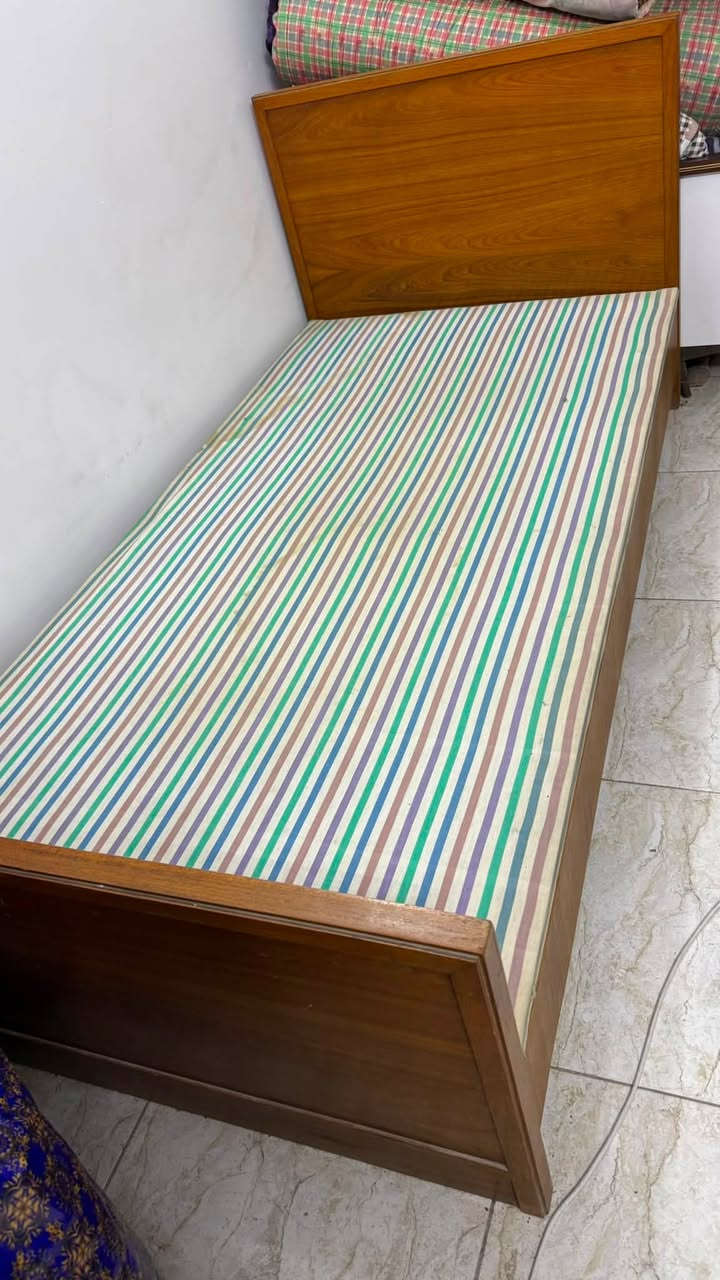 🛏️ للبيع | سرير نفر واحد

• النوع: نفر واحد
• الهيكل: صاج وخشب
• الحالة: جيدة
• عملي ومتين ومناسب للاستخدام اليومي
• مناسب للغرف الصغيرة أو غرف النوم

💰 السعر: 125
📍 المكان: بغداد
للاستفسار *********** 
او الدخول على خاص
