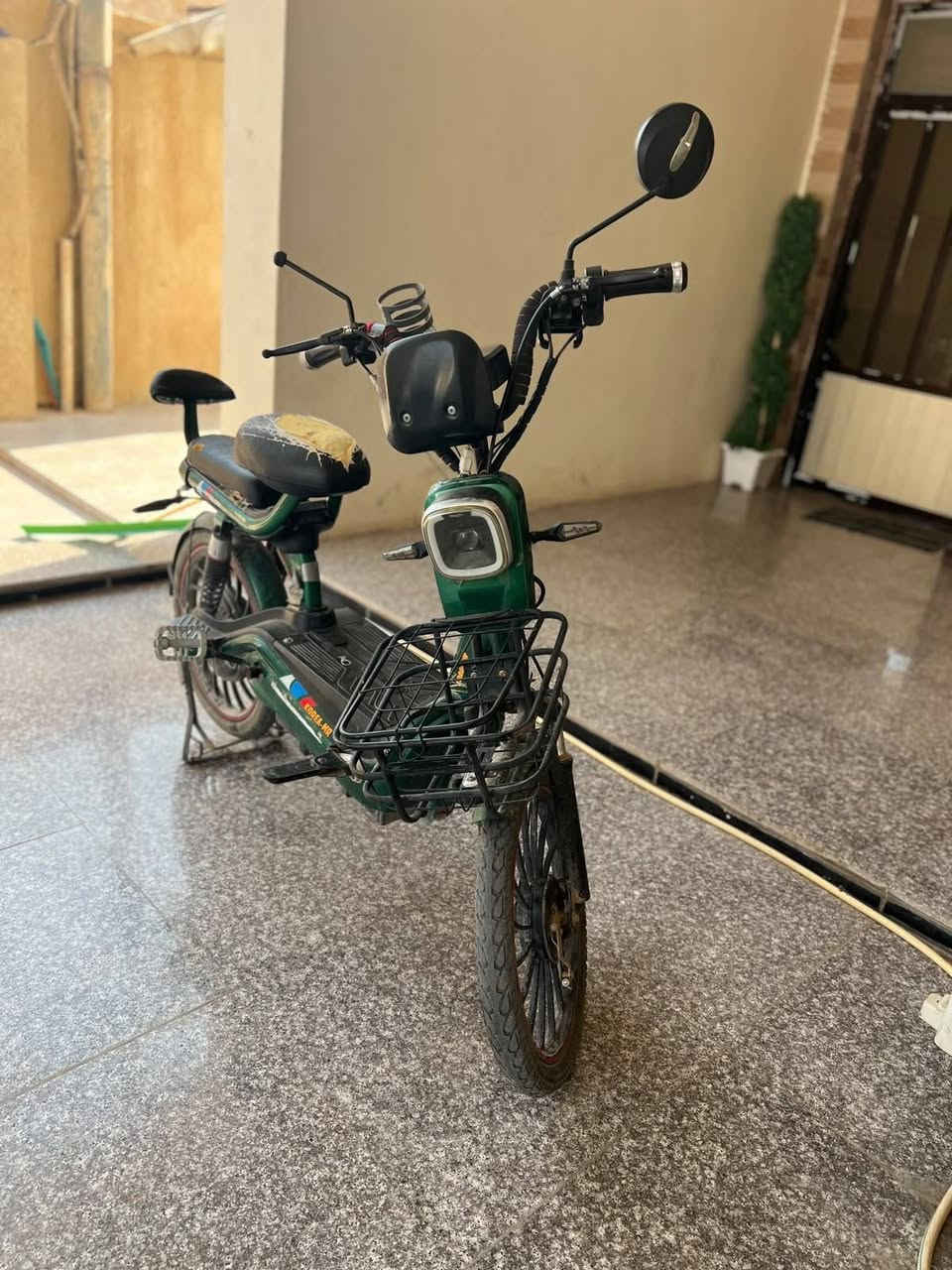 دراجه شحن
#خمس بطاريات 5
سرعه82بس خفيف وسريع
مشاكله
بس البطاريات بيهن  نفخ بسيط بس عادي يشتغل طبيعي
وغيره ماكو مشاكل موطور كامل مكمل 
موطور مامستخدم بس 8اشهر 
السعر ب 225 وبي مجال 
#الي يريده على هذه الرقم 
  ☜    ***********،عليه واتساب.
