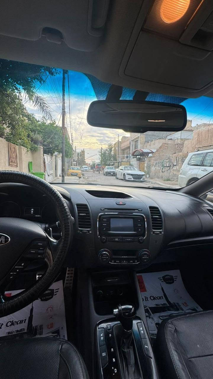 السلام عليكم كيا سيراتو ايرني  فول موصفات معروف اليراني  محرك ٢٠٠٠ دوش ميحتاج اشرح 
مكفوله من الصبغ بس بارد فقط بلجاملغ الخلفي موضع بلصور وبيه رصعه بلجاملغ الامامي مبينه بلصور ماشيه ١٤٢لف كيلو  رقم بغداد  مكاني كاظميه 
سعرهه ١٤٠ بيه مجال حك الجيه  كير محرك تبريد صدر تايرات كل كفاله جاهز من كلشي  ***********
