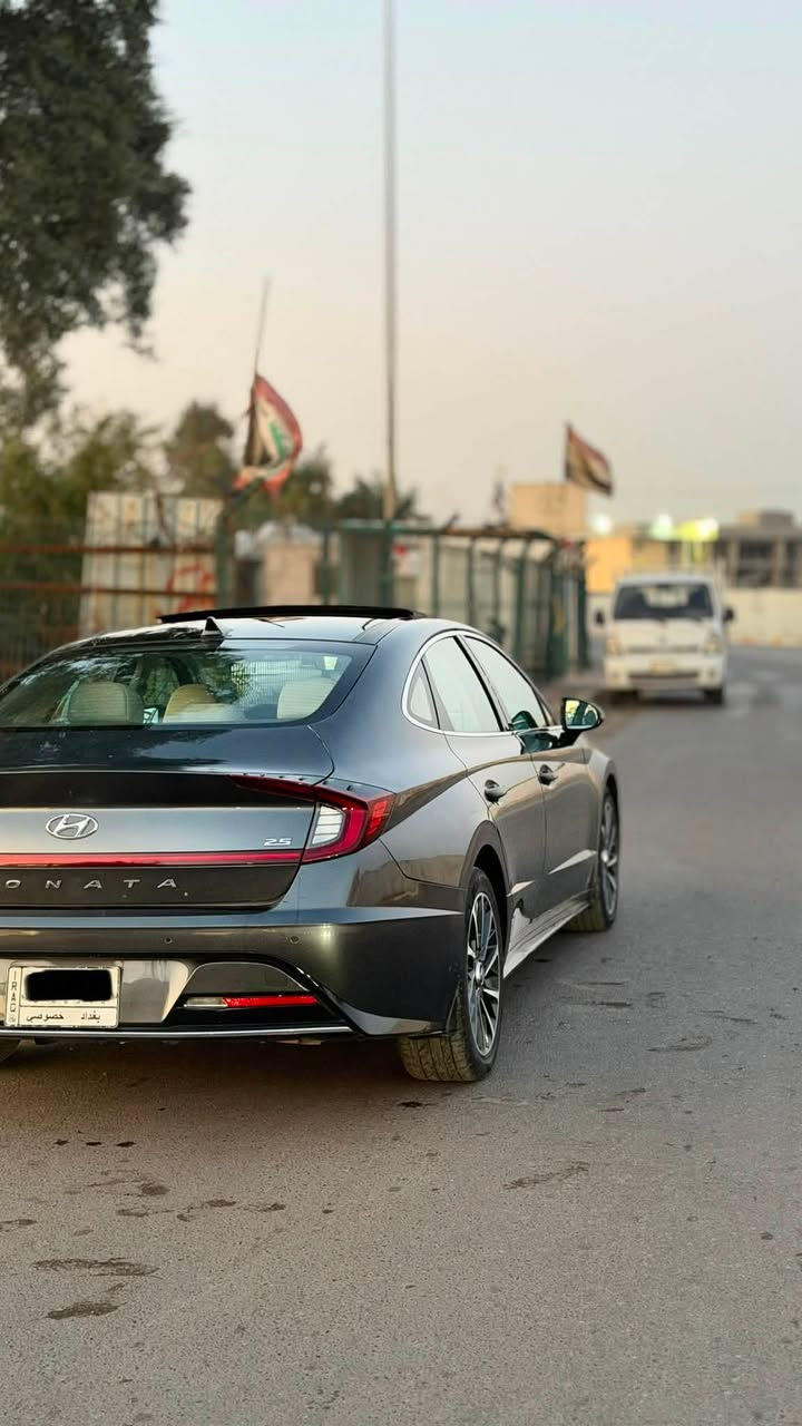 السلام عليكم سوناتا وارد خليجي 2022
السياره ماشي 97000kM - مكينه 2500 mpi

والسياره تحويل مباشر

مكاني بغداد والسعر 173 بيها مجال

المواصفات:

-دخول ذكي وترحيب في السائق عند اقتراب من السياره وتشغيل عن بعد

-صندوق ذكي عند اقتراب من السياره

-بك لايت LED . امامي ايضا LED + اضائه داخليه LED

-المري كهرباء شفط واشاير في المري

-ويل سبورت

-كامره خلفيه وكامره اسفل سياره عند الرجوع

-فتحه سقف بانوراما كهربائيه بل كامل 

-كشنات مخمل لون اوف وايت

-كشن سائق كهربائي 

-سايد بريك كهربائي

-اوتو هولد و حساسات اماميه وخلفيه

-شاشه لمس تدعم كار بلي واندرويد اوتو  

-شحن واير ليس 

-تحكمات استيرن

-كروز سرعه وشفتات ستيرن

-درايف مود 5 وضعيات ال ECO و SMART و CUSTOM و COMFORT و SPORT 

-قطعتين تبريد خلفيه

- سائر خلفيه في النوافذ حاجبه للشمش

بيها نص قطعه صبغ باب سايق وكم ملاحظه بسيطه بارد بل تكمه والبنيد  وكير ومكينه كفولات 

للاستفسار *********** موجود واتساب هم
