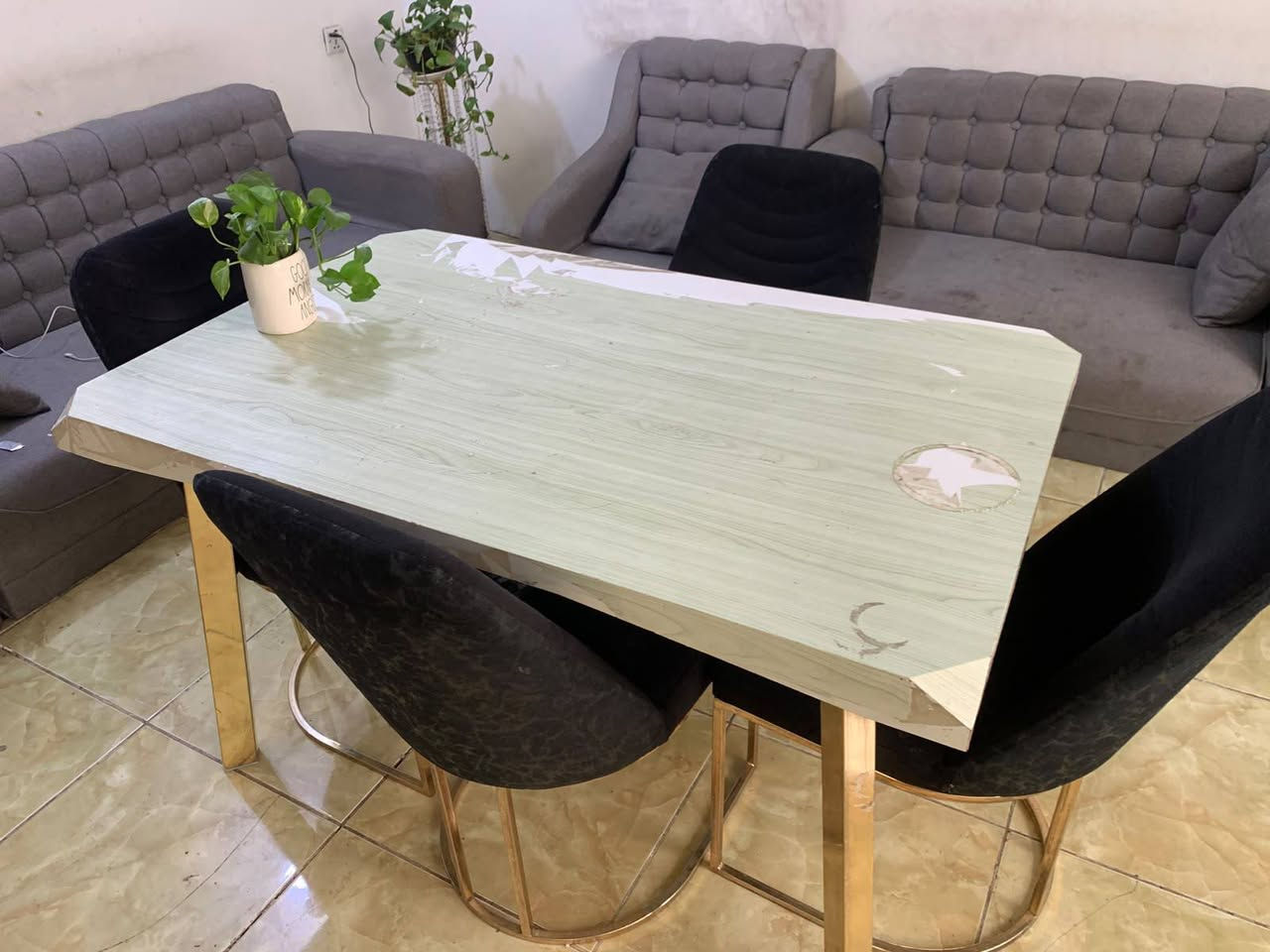 ميز طعام • سبلت انفيرتر • مكيف 2 طن