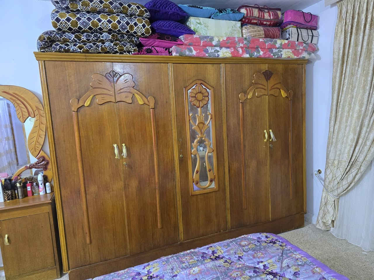 غرفه نوم تزكام نظيفه جدا للبيع للاستفسار الاتصال على الرقم ***********
