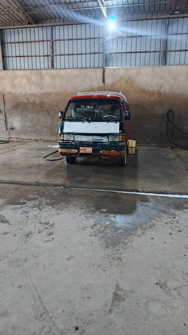 السلام عليكم  سياره للبيع مديل 93 مازده عبريه رقم احمر صدامي عندي بيه وكاله عامه وراعيه موجود مكينه وكير شرط السعر 20وبيه مجال مكاني ذي قار رقم الهاتف ***********
