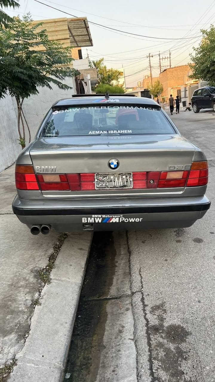 bmw  مودیل 1994
مەکینە ۲٥ دیجیتل فول تۆماتیک دووچام کارەبای 
کێرو مەکینە مەزبوتە جوار تایەی خاوێنی لەبنە
ئەروم پلاستیک پاکانەیە بەگشتی سەیارەکە زۆر مەزبوت جوانە مالی دۆستە بۆپێوەندی کرد 
***********
نرخ 30$  مەعەمەلەی براینە
