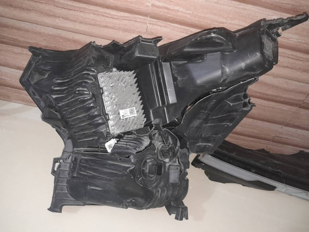 لايت ترافرس تفصيخ ٧ خطوط z71 و Rs و LT يشتغل الكارت والخريطة جدد بس الجامة والكفر بيهن كسر 
***********
