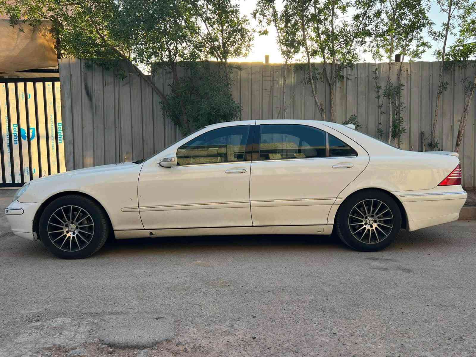 سلام عليكم للبيع او مراوس حسب القناعه
مارسدس غواصه s550 باب طويله
رقم سليمانيه بسمي تحويل ثاني يوم سياره كير مكينه جديده تبريد كله جديد خير من الله مواصفاته معروفه فول السياره غرفته نظيفه سياره  حداديته 50‎%‎  
بيه صبغ قطع أبيع حزام بدون حادث او قص 
للاستفسار ***********
السعر $ 128. وبيه مجال للشراي

