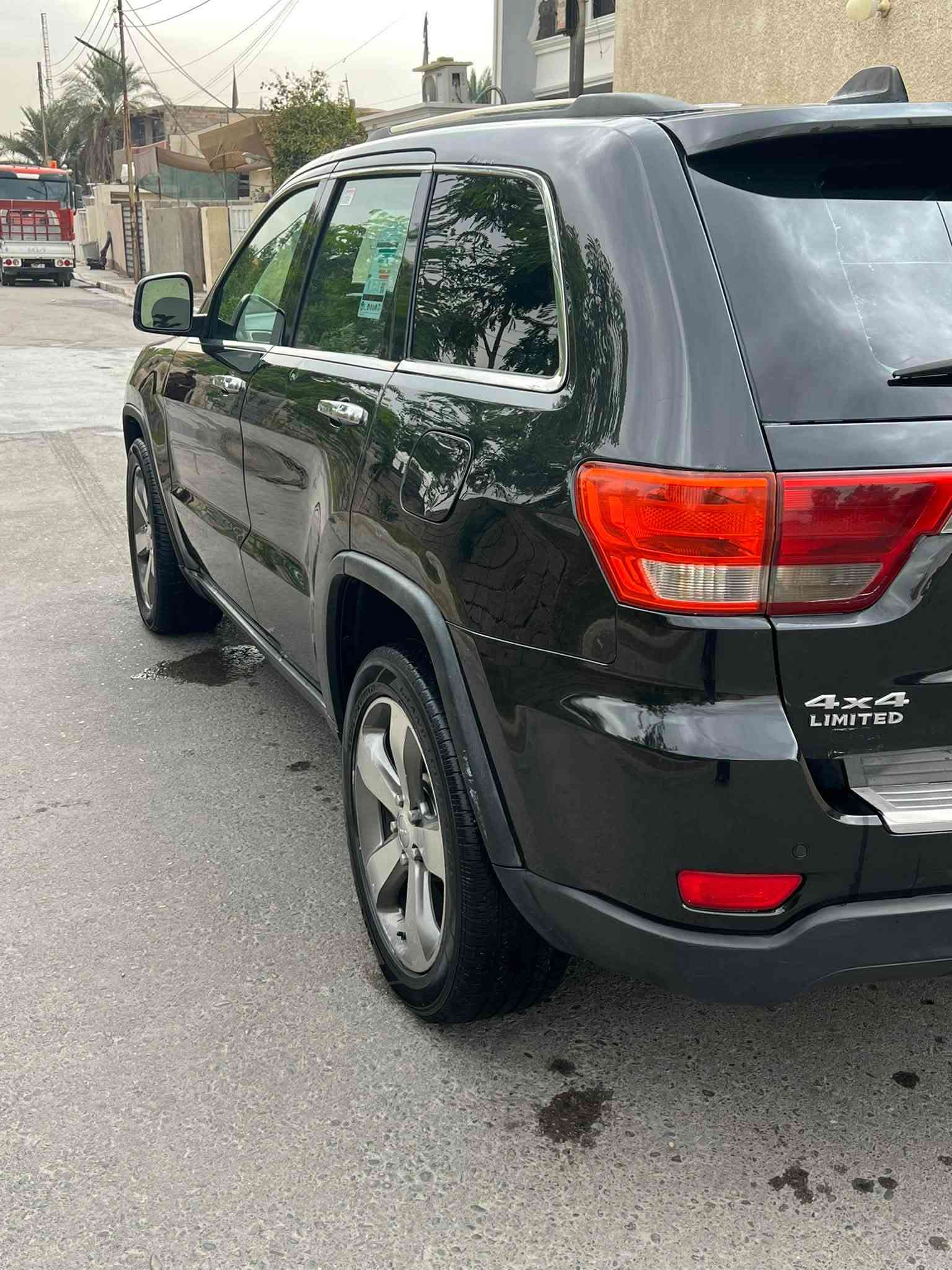سلام عليكم
جيب امريكي فول مواصفات 1/ 1بدون حادث 
بيه صبغ ٣ قطع ولباقي مكفول ارباك شواصي مكفول
محرك 6سلندر 3600 صدر جديد تخم تاير 
رقم بغداد دولي بسمي سعر ١٢٥مكان سياره بغداد
 ‭***********‬
