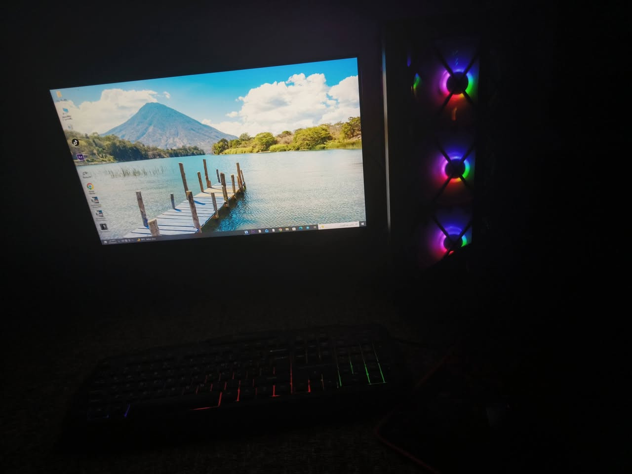 كيس مواصفاته 
كوراي فايف جيل 12 
كارت شاشه 1660 سوبر
رامات 16 كيكا 
بيها تخزين 1 تيره Hdd
تخزين 128 ssd 
 يجي وياها شاشه 
وكيبورد اقتصادي 
وماوس كذالك 

سعرها قفل 800 
مكاني الشعله 
تواصل فقط واتساب
***********
