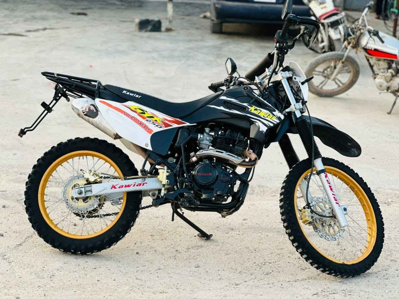 للبيع دراجة قفاز   كاويار  موديل 2025 دراجة زيرو نظافه مثل الصورة واكثر
محرك ربع 250cc كهربائية شغالة اطرات جديدة 
اوراق مال معرض 
السعر مليون ومية  1100,000  وبي مجال مكلف بل نشر الشراي يتصل 
رقم 📞 ***********
