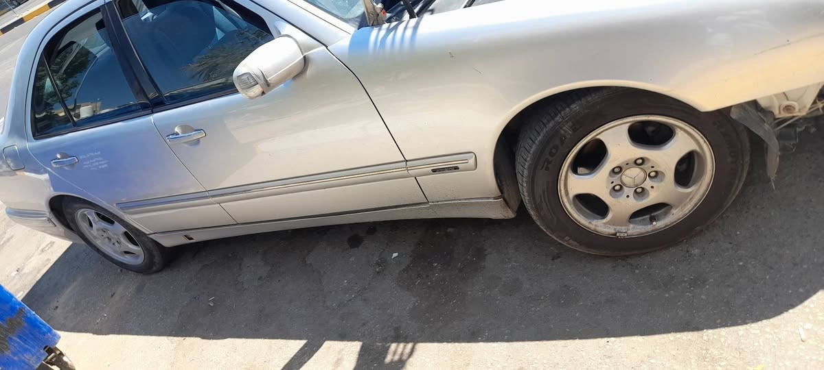 السلام عليكم
مرسيدسW210 موديل2000 

محرك وكير مكفولات 

رقم بغداد بأسمي 

مواصفات كشنات كهرباء 
تدفئة كشنات بردة خلفية كهرباء تچاوي كهرباء قلاب مراية شفط
السيارة جاهزة من تبريد من كلشي 
,تايرات جديدةنقص فيها الدعامية الأمامية مكانه في كربلاء المقدسة 
السعر ١١٥ وبي مجال 
للأستفسار ***********
