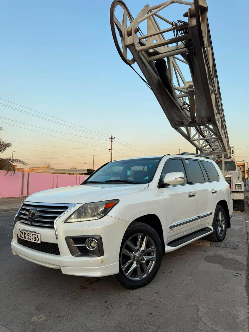 لكزس LX570 موديل *2013* ماشاء الله 🚙💎
- *الممشى*: 137 ألف كم
- *الحالة*: بيها PDR بالصندوق + الدعميات مصبوغات
- *المواصفات*: فول 1 على 1 بريمي
- *السعر*:33 ألف دولار
 •* مكان سياره بغداد حي اور 
•*  لتواصل .***********
*ملاحظات سريعة عن السيارة:*
1. *PDR بالصندوق* = تصليح بدون صبغ، يعني ضربة خفيفة وانشالت
2. *دعميات مصبوغات* = غالباً تجميلي، 
3. *فول بريمي* = اعلى فئة، بيها تبريد مقاعد، شاشات خلفية، رادار، بانورام
