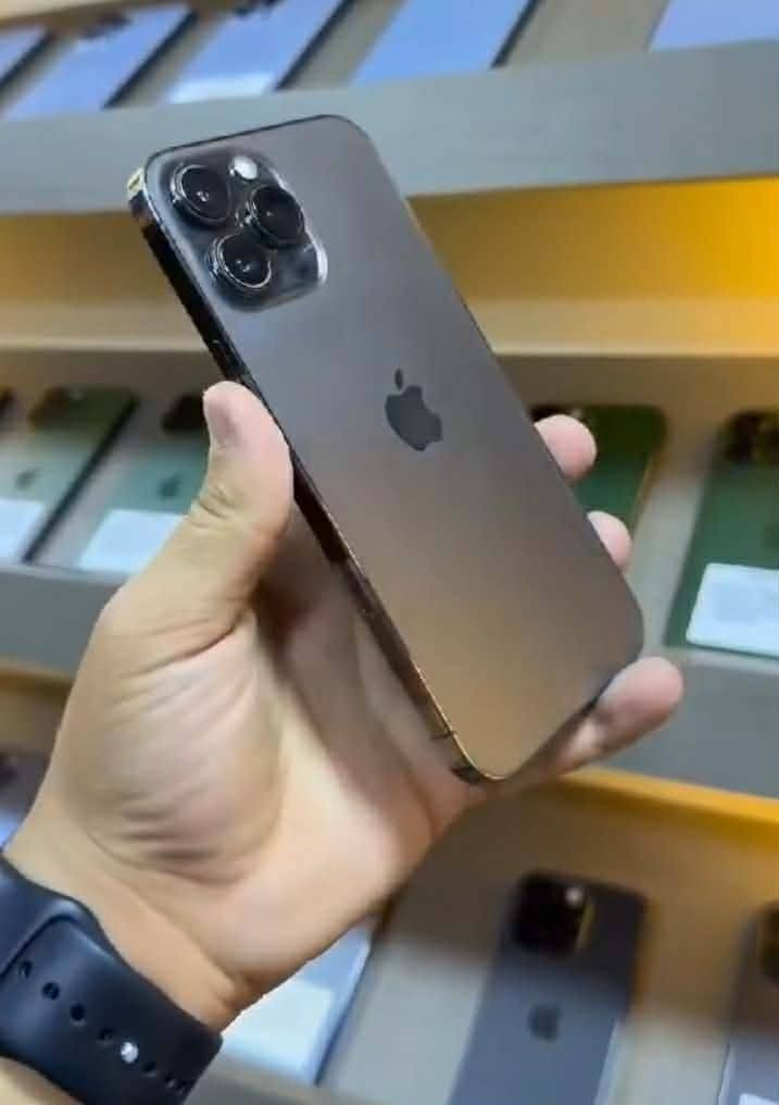 170 الف 13 برو ماكس اسود شرق اوسط عربي كارتونته ويا
فقط شامه موضحه بشاشه جهاز وتر  بروف كله بلادي 
ذاكره 256 بطاريه بلادي 84 ضمان 6 اشهر 
واتساب متواجد اخوان فقط ***********
