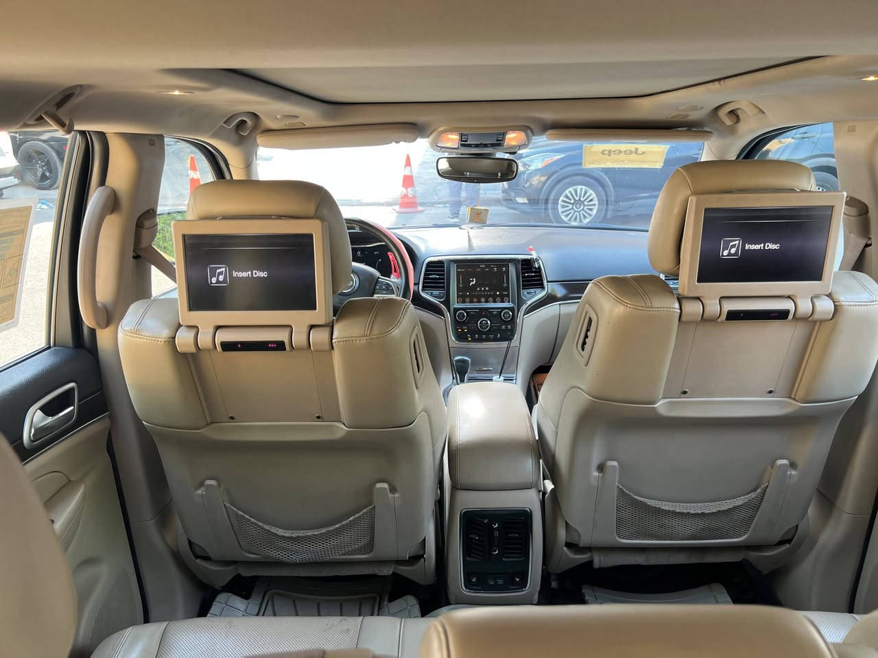 للبيع Jeep Grand Cherokee Limited Plus 2018
فور ويل 4x4 خليجي
عداد 95 ألف كم فقط
بدون أي ضربة أو صبغ فقط بارد بالصندوك شبر — فحص كامل

المواصفات:
• بصمة وتشغيل عن بعد
• شاشة كبيرة + 3 شاشات
• بانوراما
• كشنات جلد
• كشنات أمامية كهرباء مع تبريد وتدفئة
• كشنات خلفية تدفئة
• ميموري 3 وضعيات للكشنات
• ستيرن كهرباء مع تدفئة
• شفتات ستيرن وتحكمات كاملة
• بلوتوث
• رادار أمامي وخلفي + توقف ذاتي
• كامرة وحساسات أمامي وخلفي
• زراكات لايتات أمامية
• حساس لايت وماسحات أوتو
• تحكم أنظمة القيادة (ماوس)
• لايتات زنون متحركة
• صندوك كهربائي
• مراية حساس للضوء
• قطعتين تبريد
• تبريد بالصندوق

السيارة مال بيت
بانزين محسن + دهن أصلي

ا
 بغداد - حي العدل
 ***********
