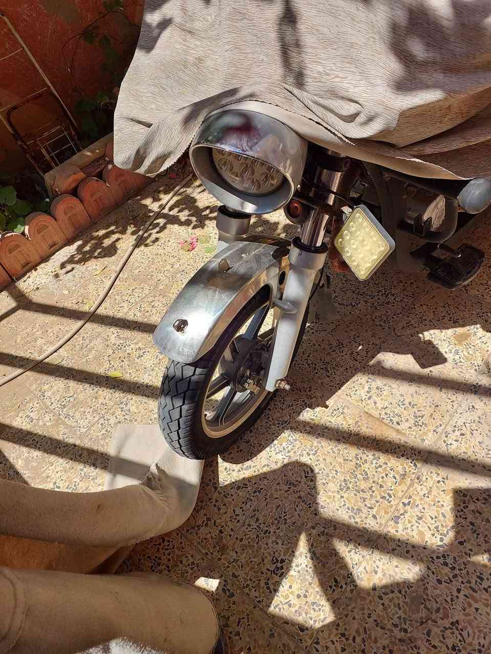 ستوته للبيع موديل ٢٠١٤
احمر نثيه
رقم وسنويه لحد ٢٨
للتوضيح اتصل 
***********

