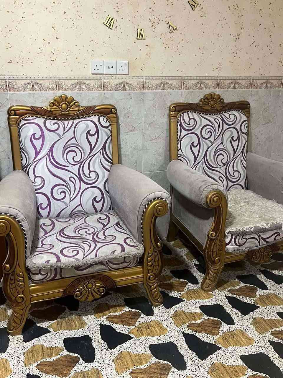 تخم قنفات ١٧٥ وميز ٤ كراسي وياه السعر ١٠٠ للاتصال ***********المكان بيجي حي الكهرباء
