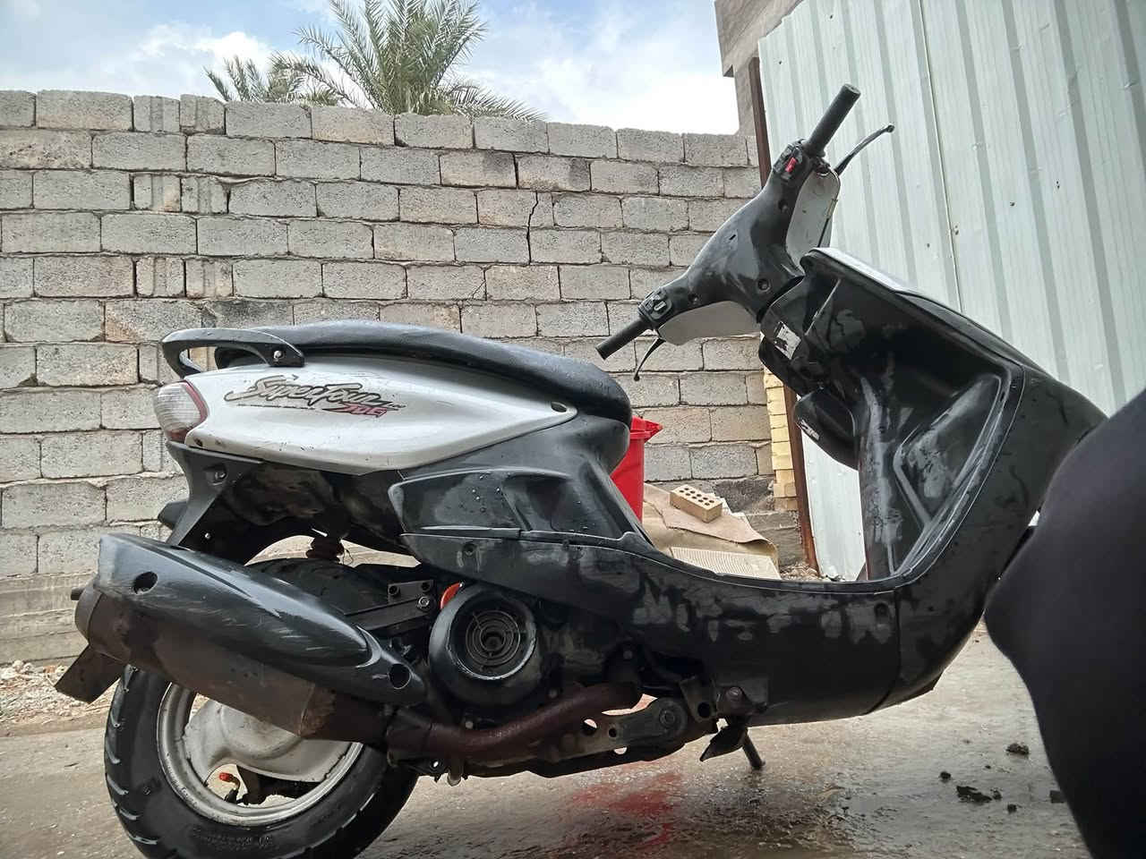 السلام عليكم دراجه ماكس قجمه نضيفه كفرات بلاديه اشاير يمنه يسره شغاله خلفي امامي شغاله لايت شغال كابريتر نضيف محرك نضيف صالنصه بلادي كلاجات بلادي الدراجه اي نقص مابيه فقط سلف قط بلوايرات الدراجه سعر 375وبيه مجال حك الجيه بريكات شغاله بريك بلمنكان الستفسار خاص على 
المكان بغداد التاجي

الرقم ////***********
