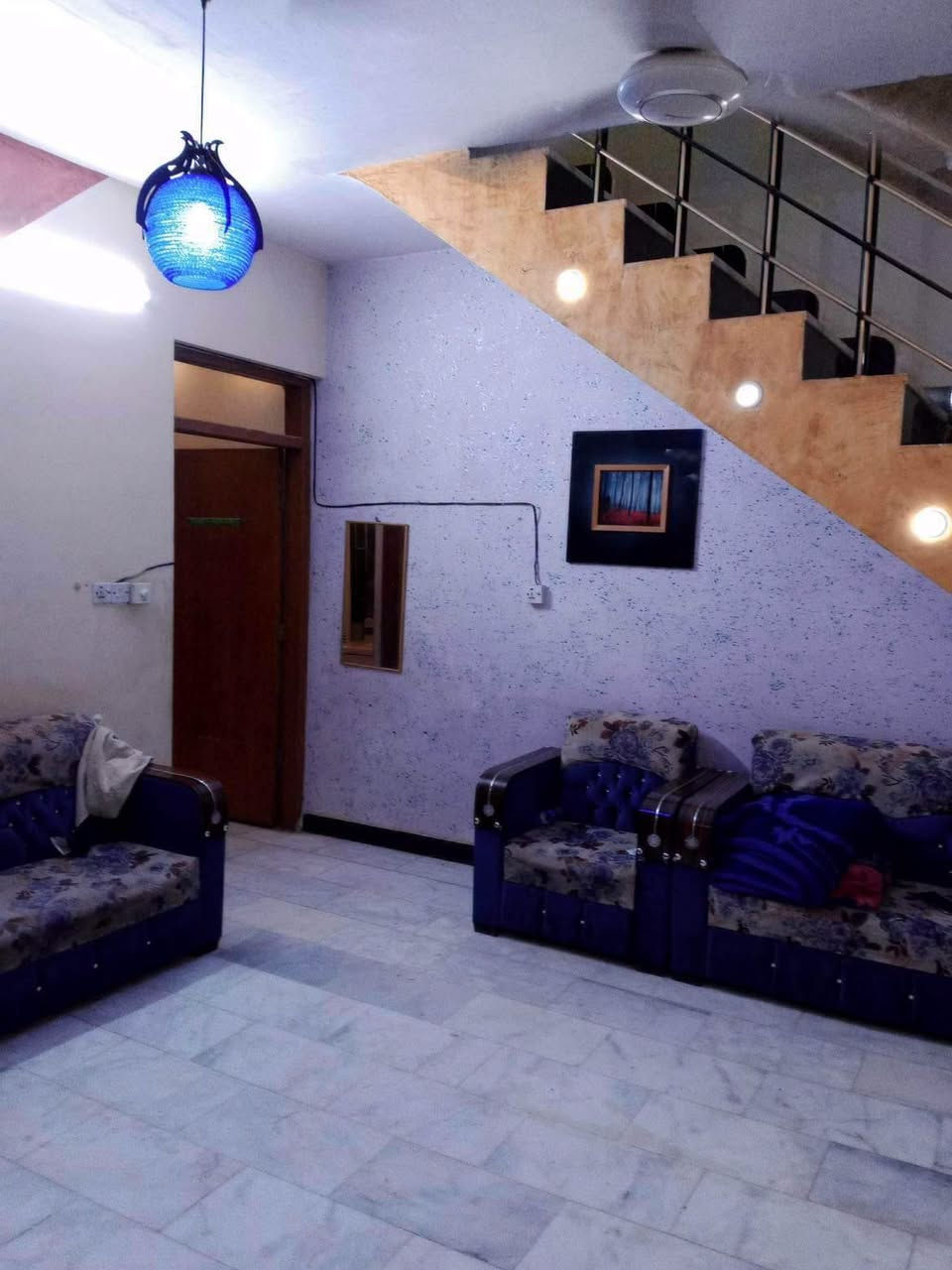 للبيع 🏠 بيت 75 متر ركن/
واجهه 10 نزال 7.5 
📍مربع 3000 حي الربيع 
قرب شارع 20 التجاري 
يحتوي على ثلاث غرف نوم 
استقبال زائد صاله ومطبخ وصحيات 
البيت كلنقص ما بيه بناء درجه اولى 
وبسعر مناسب 
 ☎️***********
