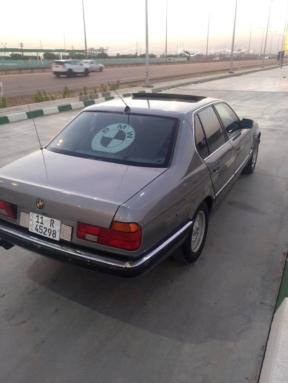 سلام عليكم بيم موديل 1992مكينه 730داخل جلد كشنات كهربا كير مكينه جديد رقم بغداد جديد سعر 55 العنوان لانبار فلوجه ***********
