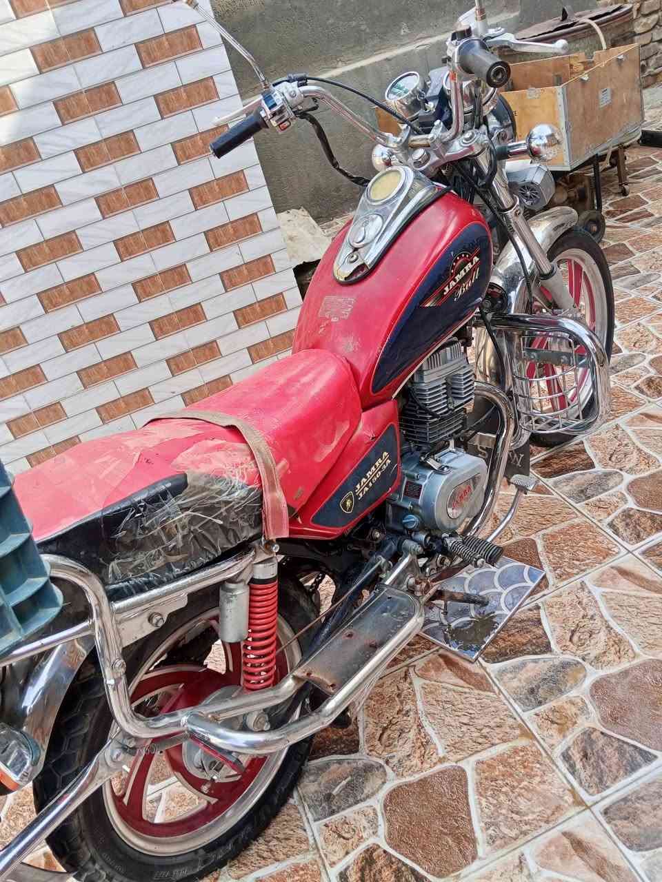 سلام عليكم من رخصت مدير الكروب دراج جونده البيع موديل 18جاهزه من كلشي شغال مكان الديوانية مركز سعر 6000 وبيها مجال شويه ***********
